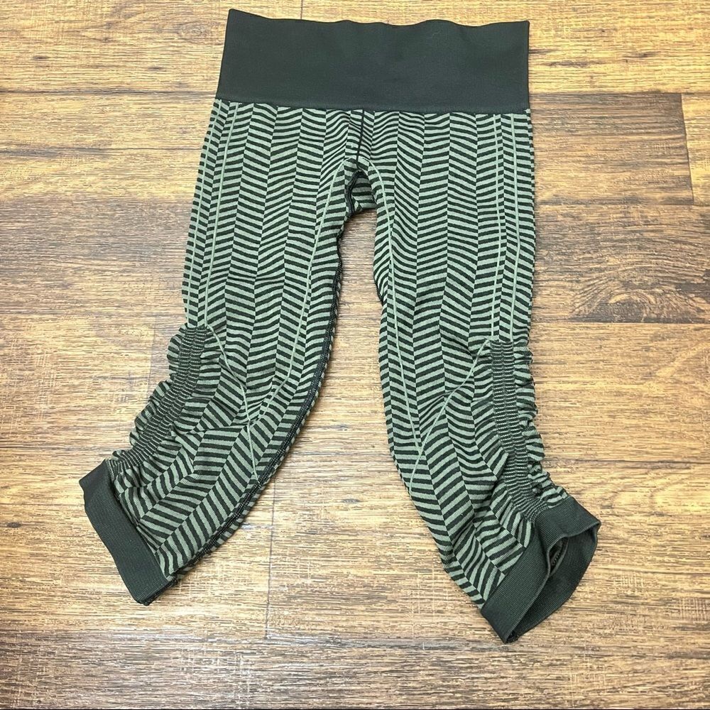 Lululemon in the flow crop ll heathered fatigue green